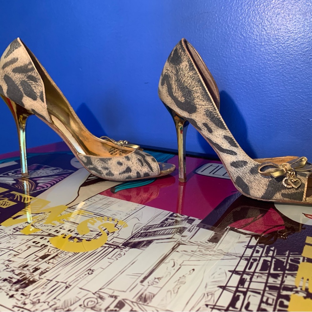 Elegant Leopard Print Peep-Toe Heels